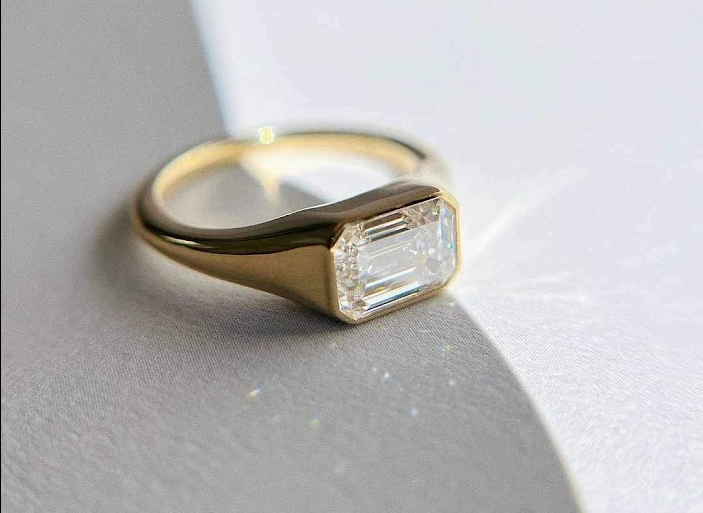 Refined family crest signet ring detailing.