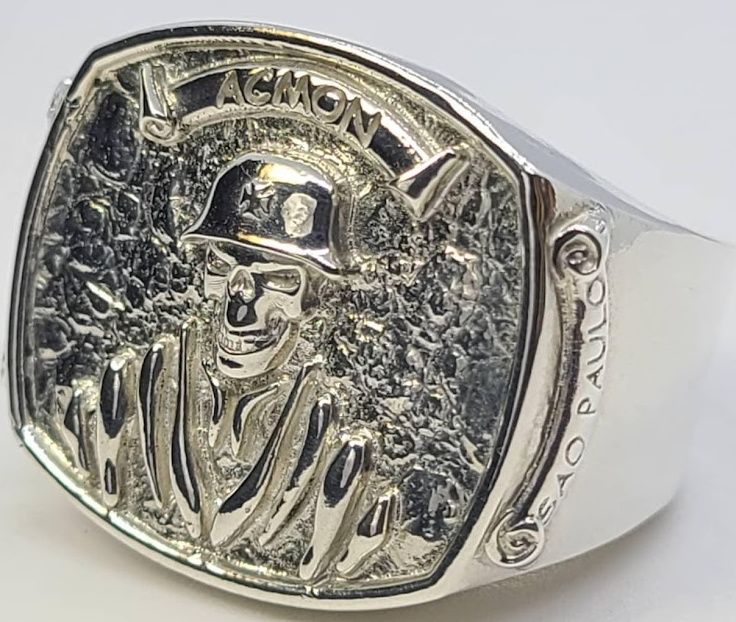 Monogram and signet engravings with heirloom grace.