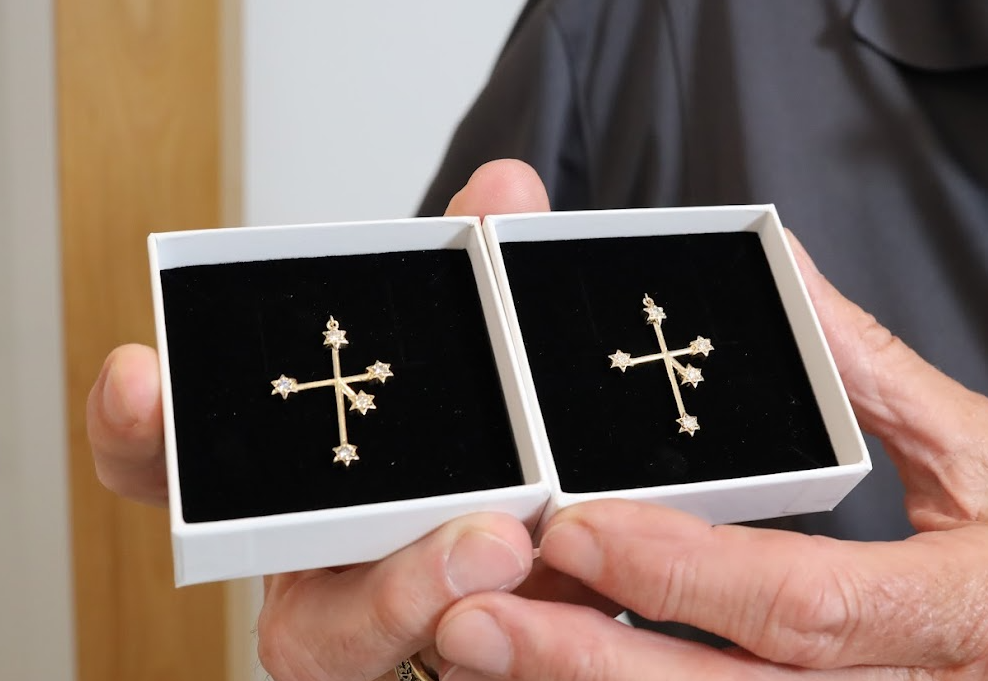 Jewelry appraisal guiding your heirloom’s truth.