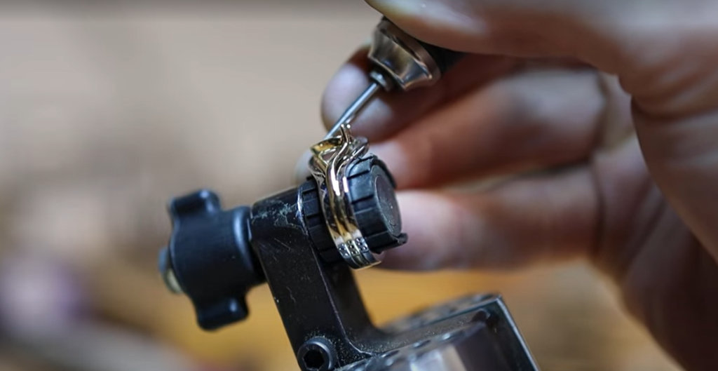 Calm custom jeweler, engineered clarity.
