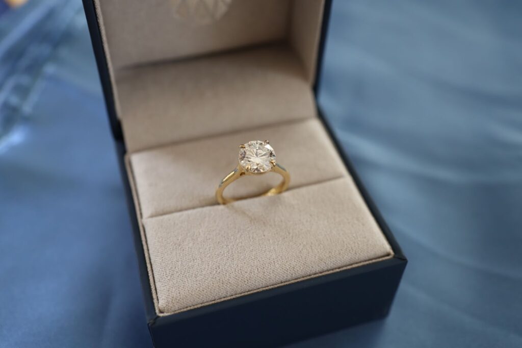 Ring with CVD and HPHT brilliance.
