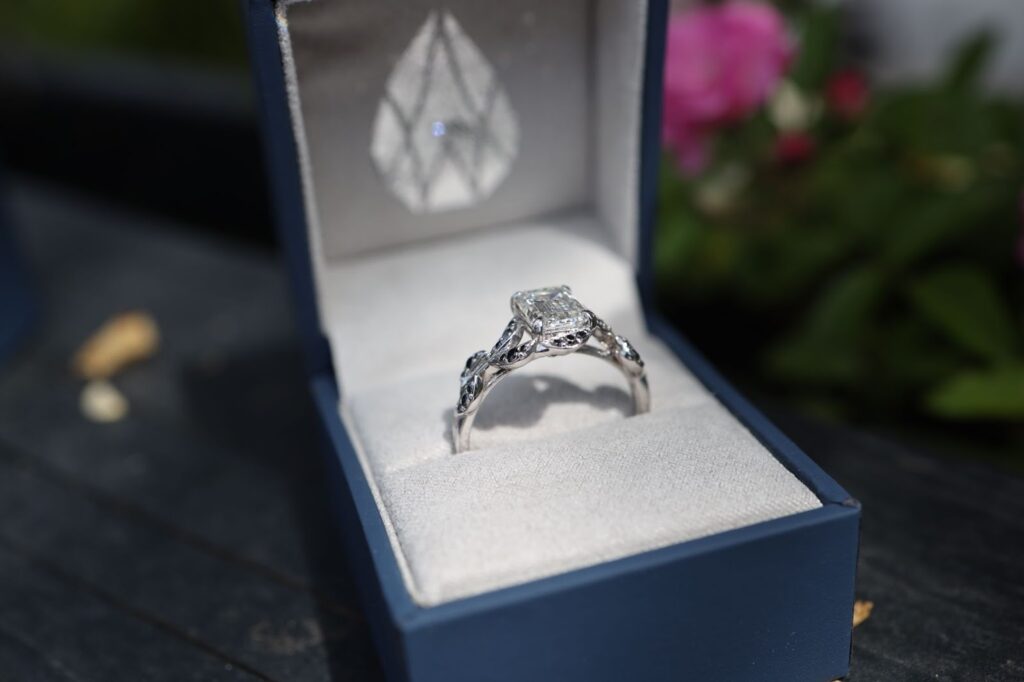 Lab-grown diamonds for bold, balanced design.