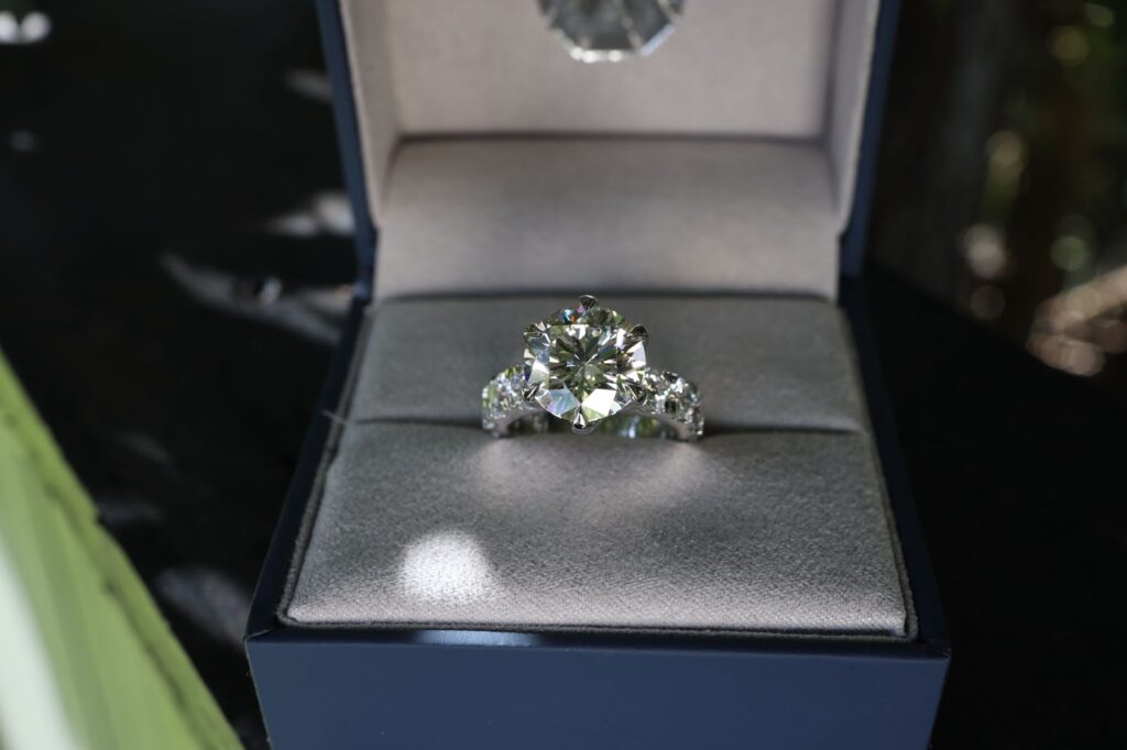 Lab grown diamonds, precision you can trust.