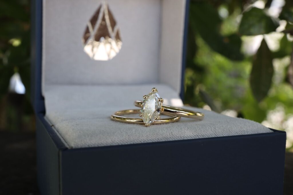 Matching wedding sets, timeless in every season.