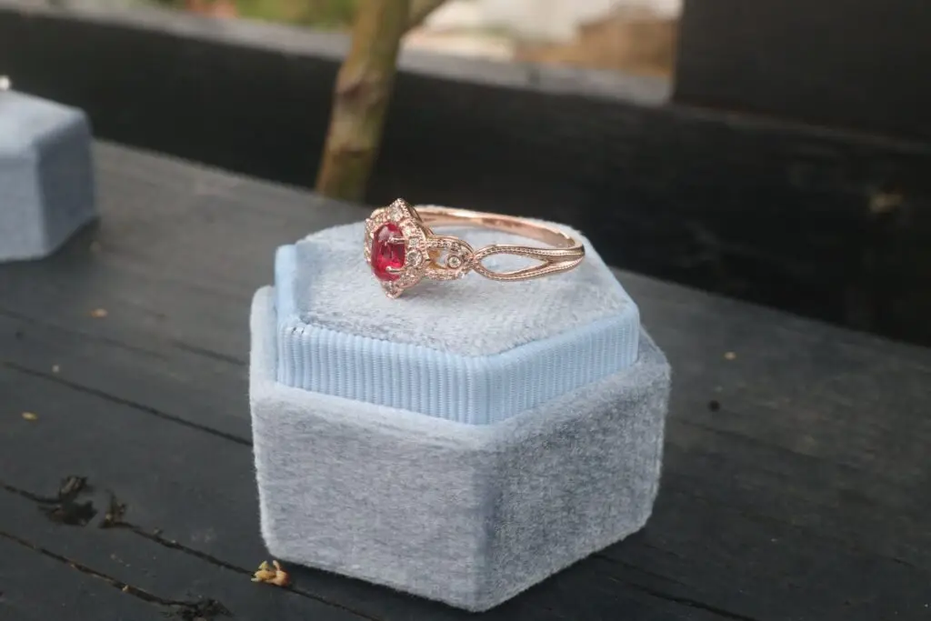 Custom ring settings designed to endure.