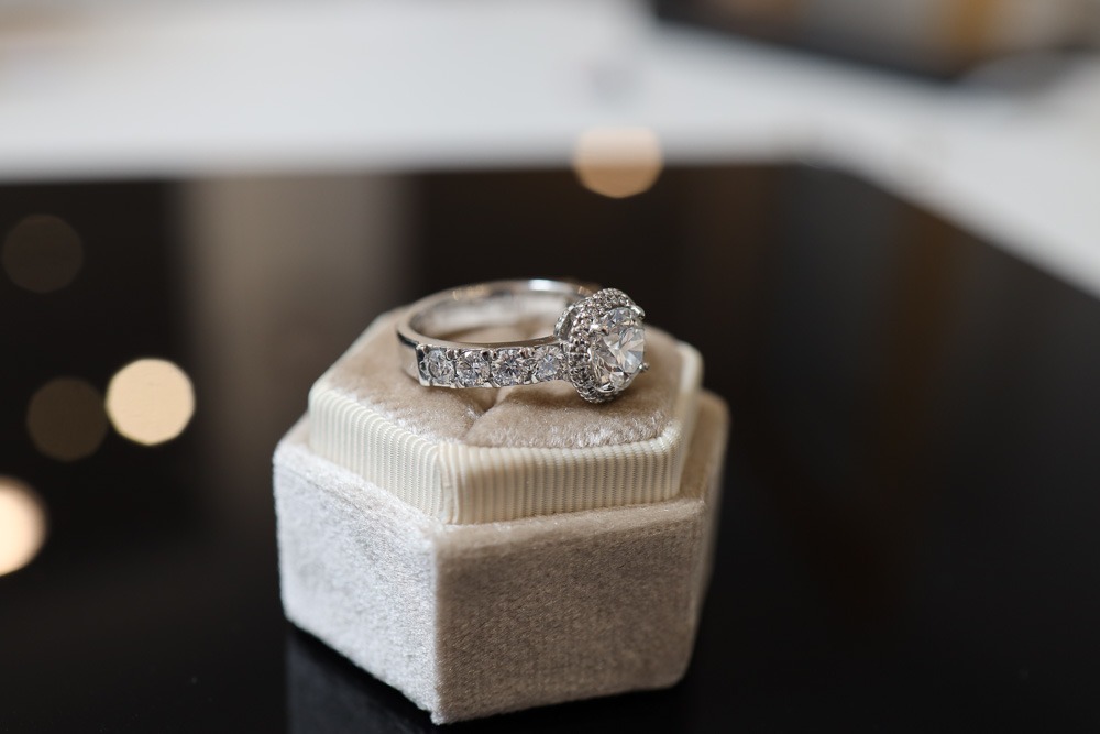 Crafting a bespoke engagement ring with clarity