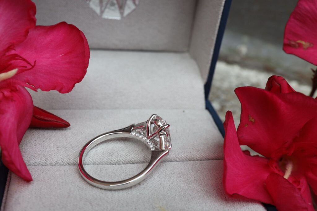 Clean ring care for everyday wear
