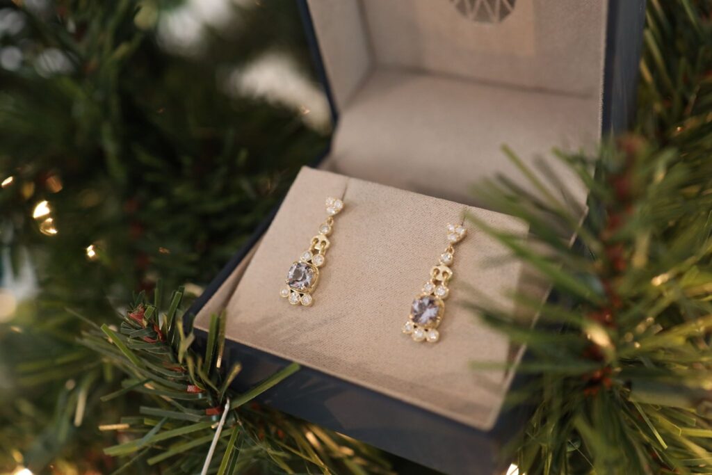 Your custom earring, subtle and timeless.