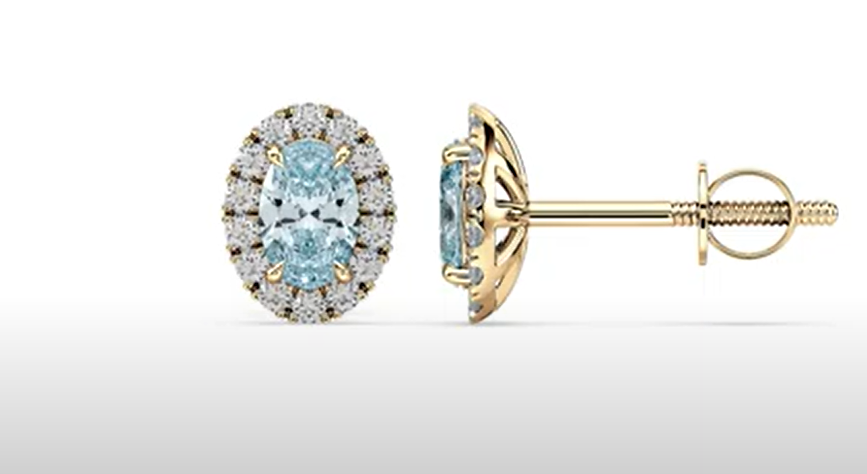 Heirloom-inspired earrings with soft vintage detailing
