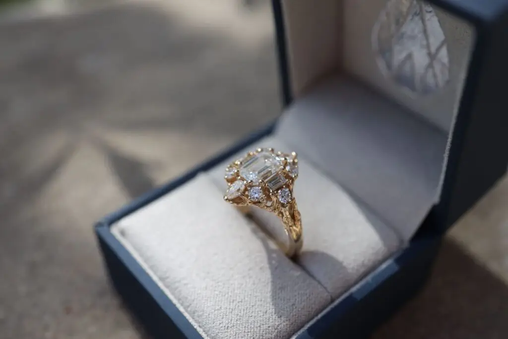 Gold Sessions: sort pieces, sell clearly.