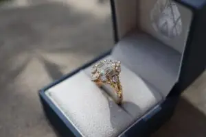 Gold Sessions: sort pieces, sell clearly.