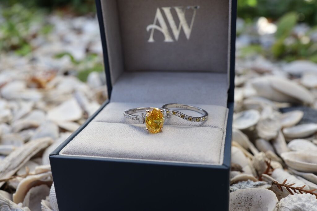 Daily gemstone cleaning without damaging color