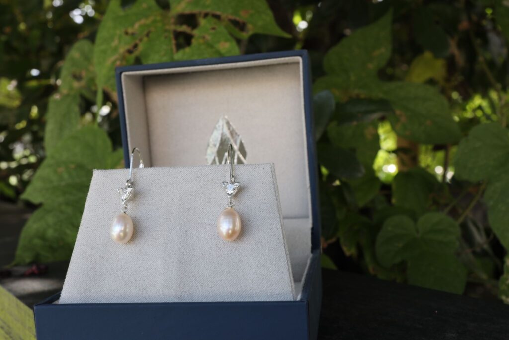 Drop earrings for graceful long celebrations